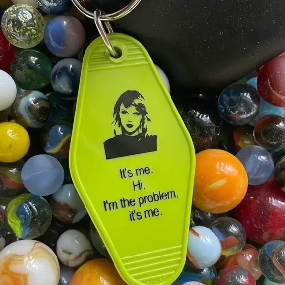 ($8) Taylor Swift Key Chain - Picture 1 of 1